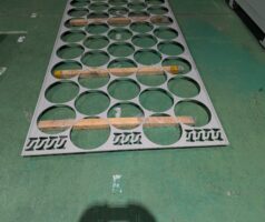 6ミリのスキマから切断中